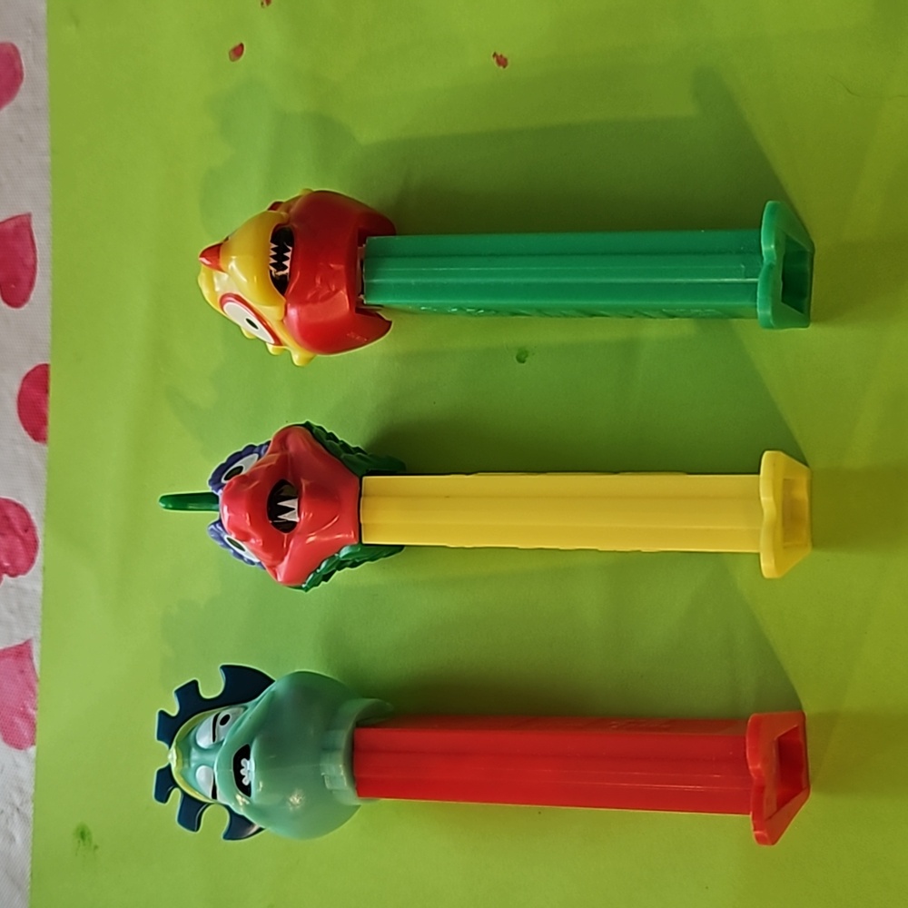 Set of 3 vintage pez dispensers. Pre loved